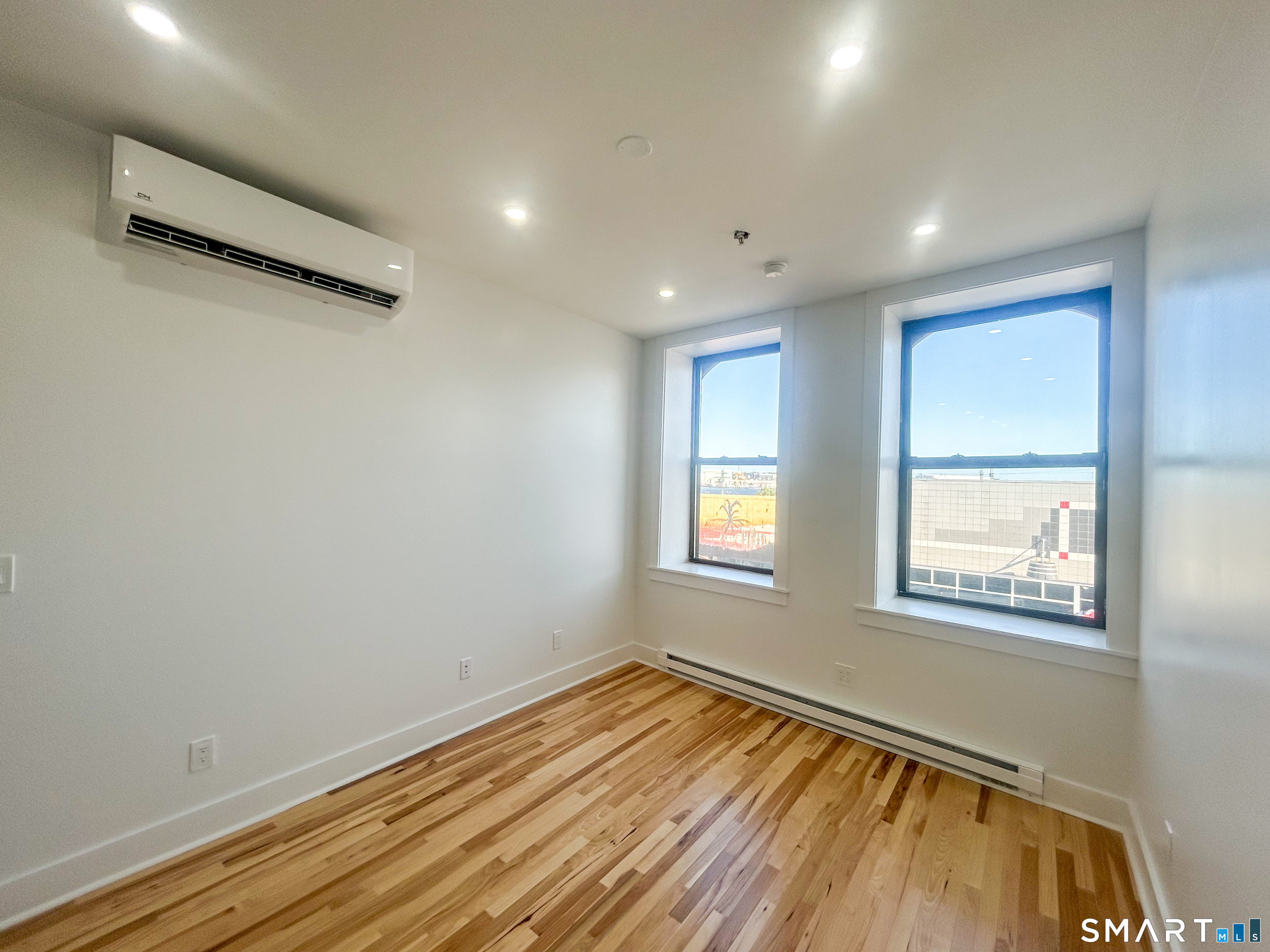 207 Bank Street New London CT 06320