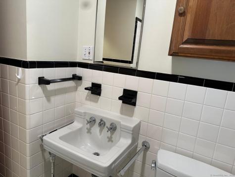28 North Avenue North Haven CT 06473