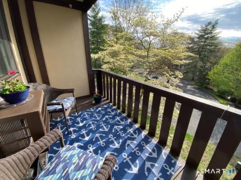 6 Canterbury Court Brookfield CT 06804