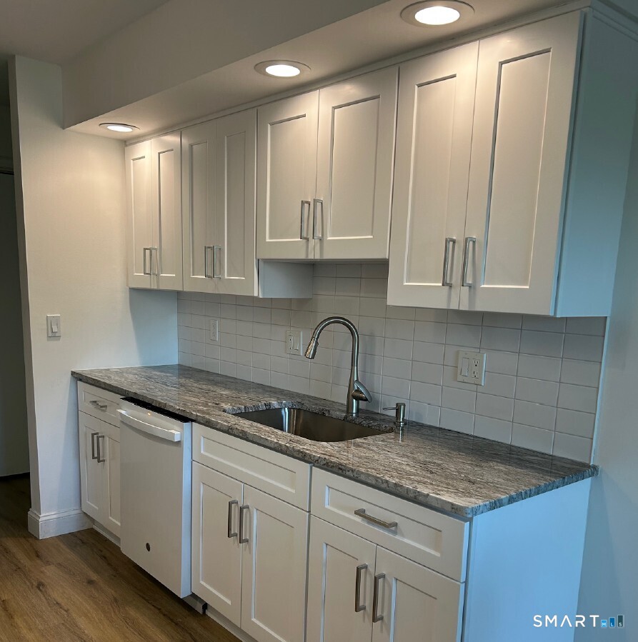 6 Canterbury Court Brookfield CT 06804