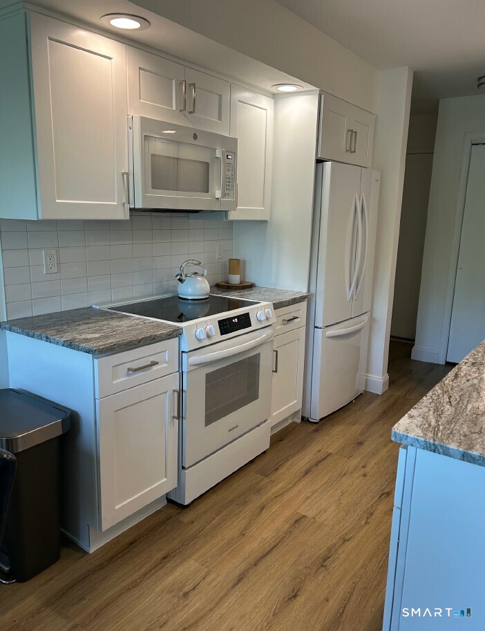 6 Canterbury Court Brookfield CT 06804