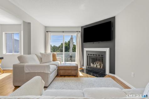 18 Tulip Drive Seymour CT 06483