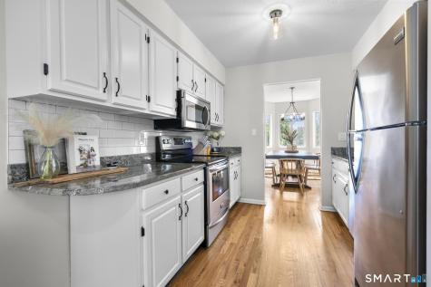 18 Tulip Drive Seymour CT 06483