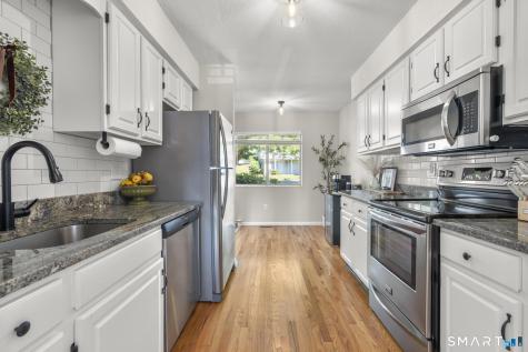 18 Tulip Drive Seymour CT 06483