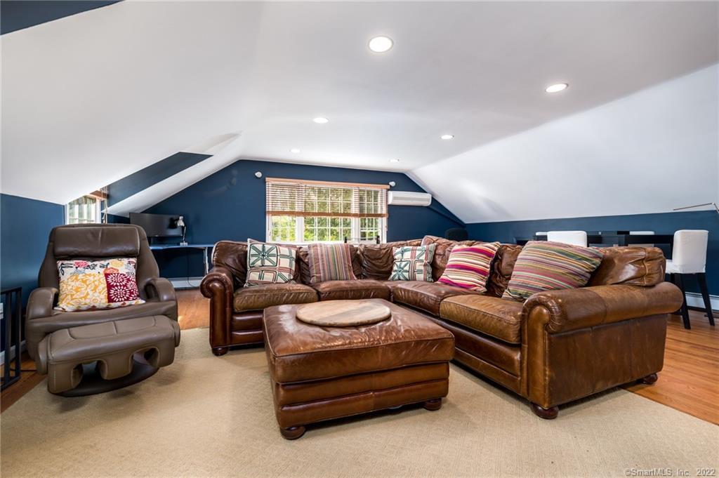 266 West Haviland Lane Stamford CT 06903