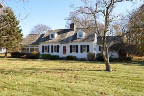 2 Floral Heights Newtown CT 06470