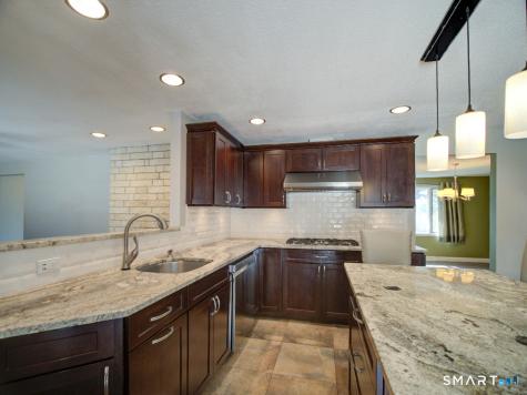 197 Maple Avenue North Haven CT 06473