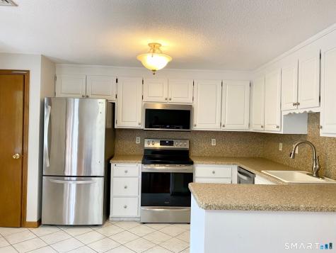 139 Songbird Lane Farmington CT 06032