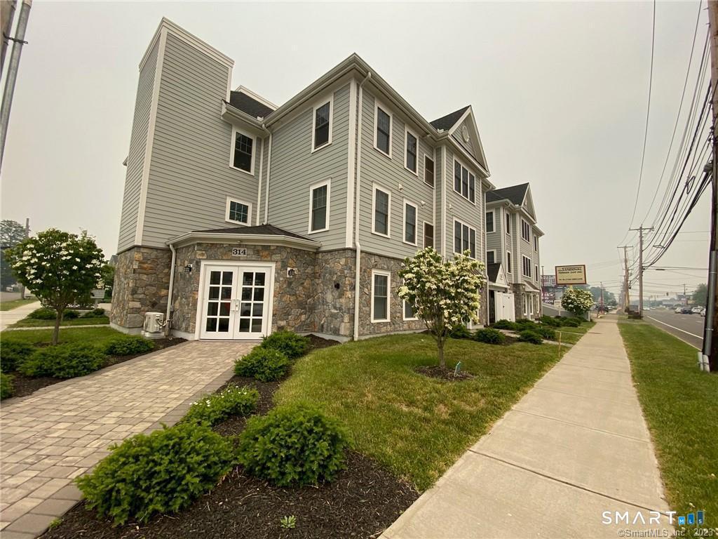 Milford CT, 314 Bridgeport Avenue, Unit 101