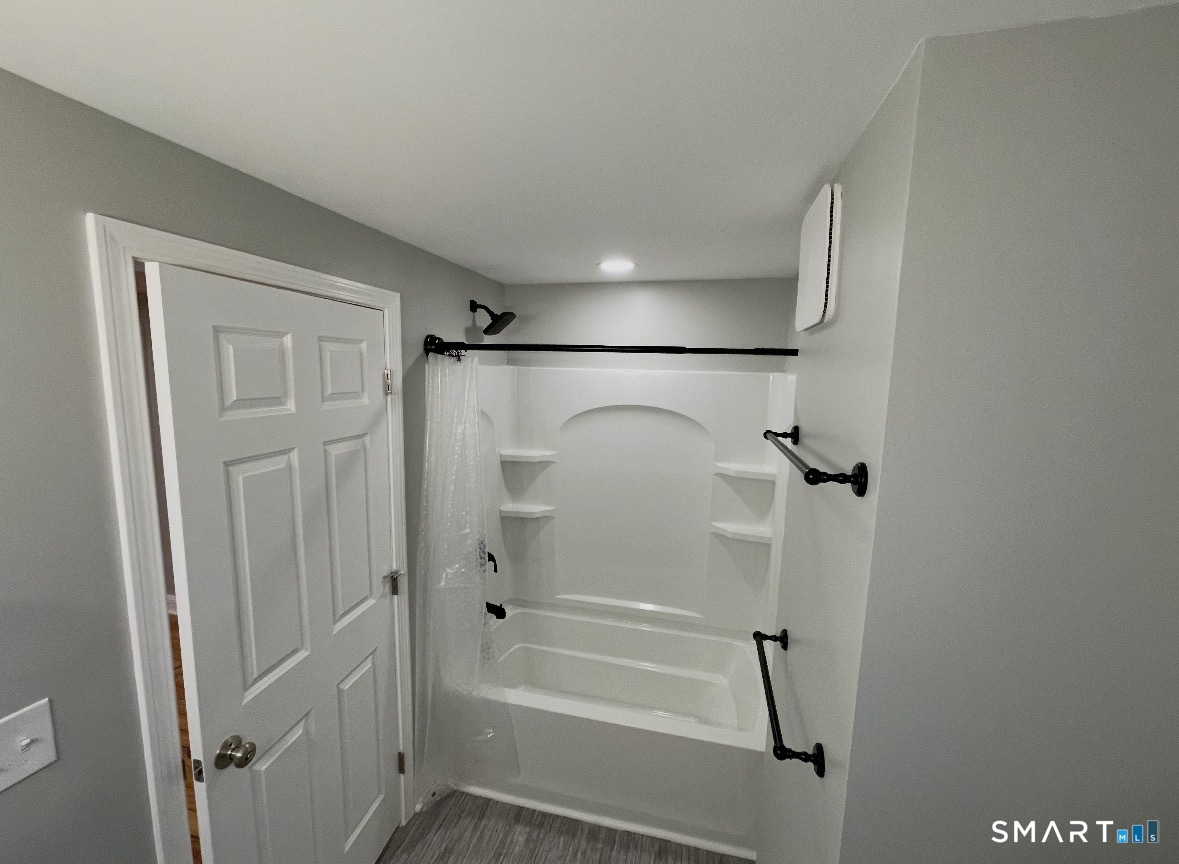 21 Saint John Street North Haven CT 06473
