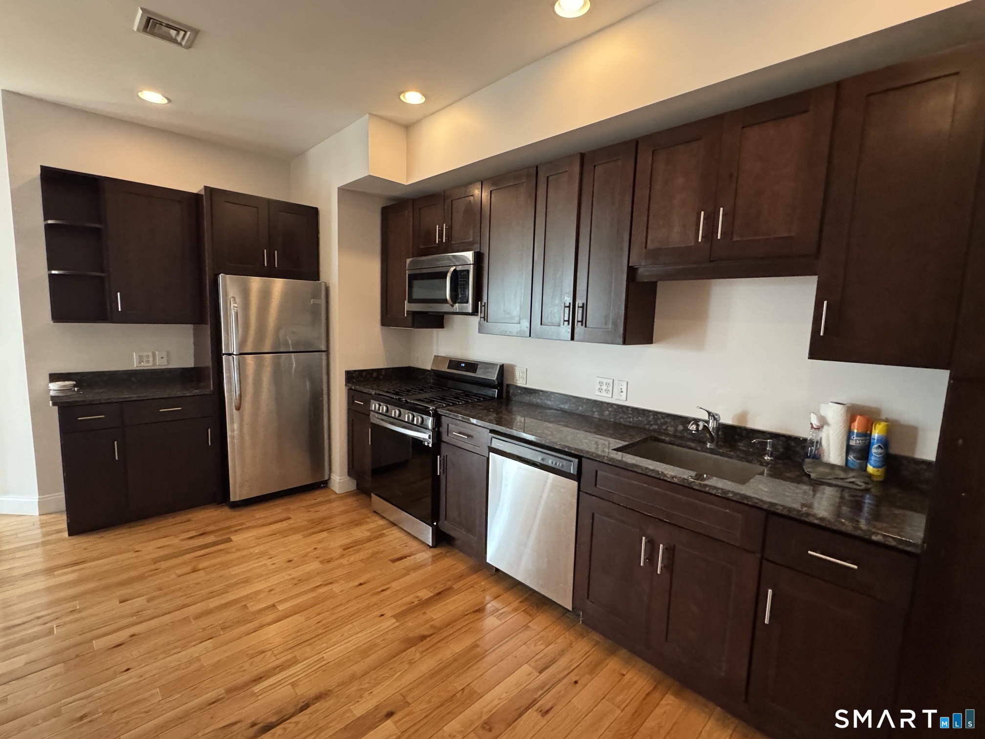 345 Bank Street New London CT 06320