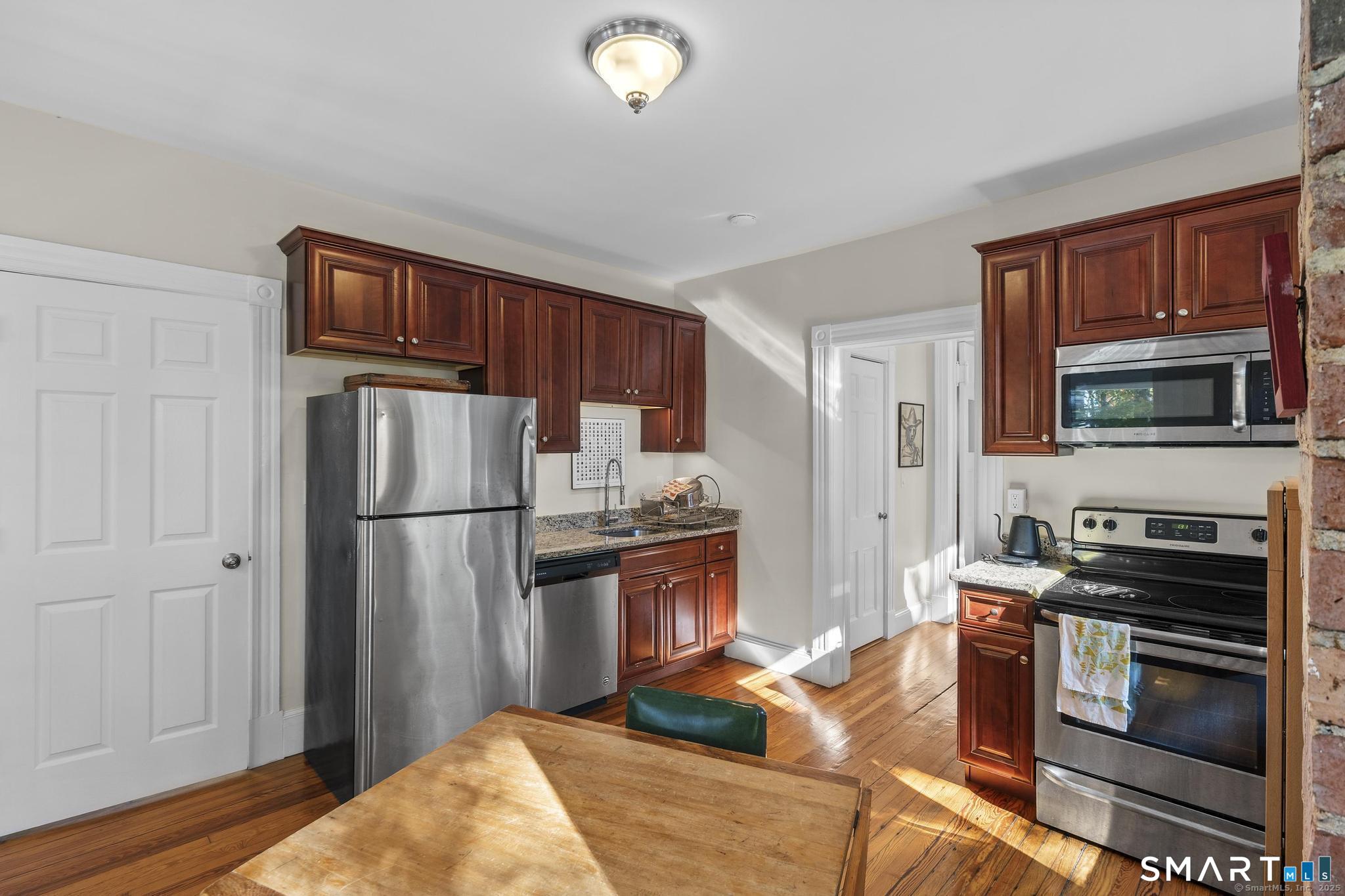 139 Girard Avenue Hartford CT 06105