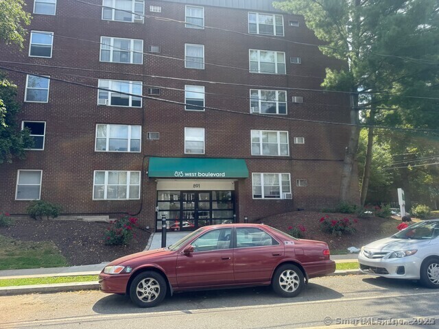 873 West Boulevard Hartford CT 06105