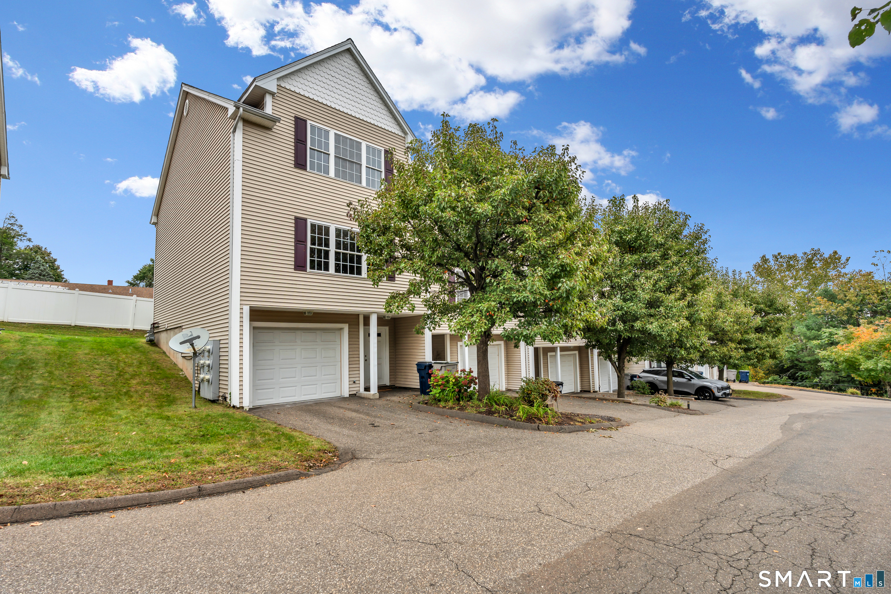Hamden CT, 2720 State Street, Unit 6