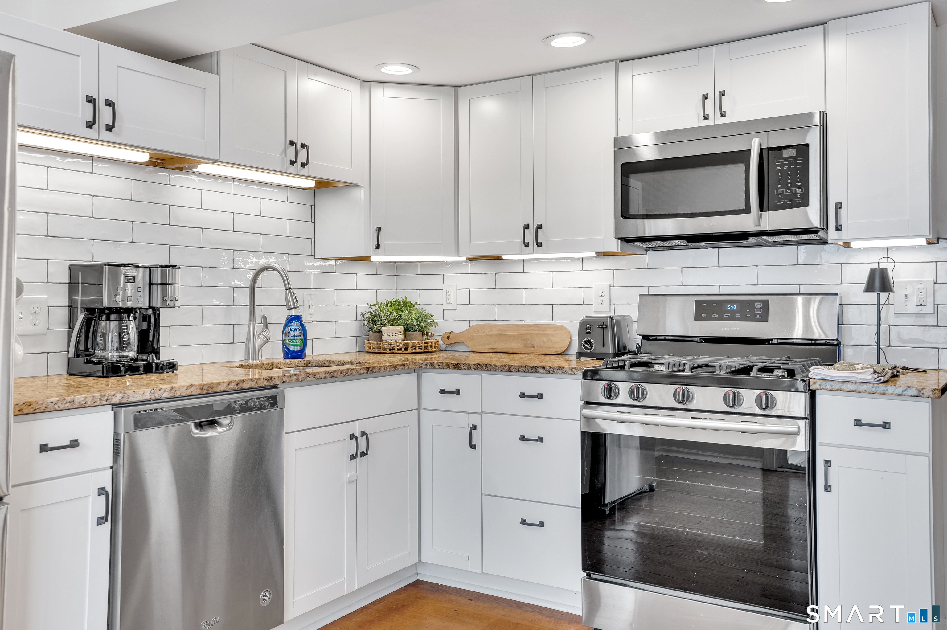 736-750 Main Street Branford CT 06405