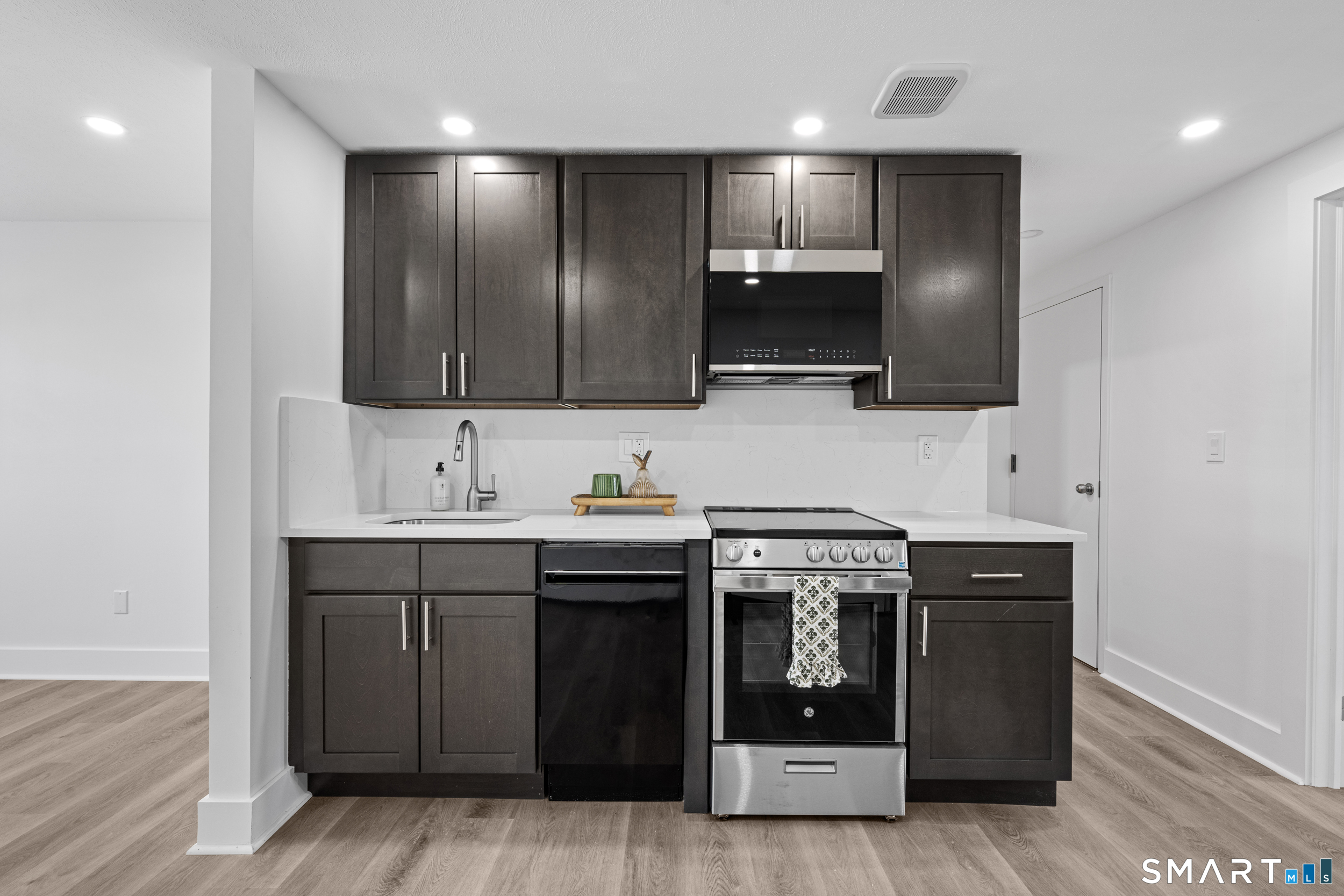 145 Garfield Avenue New London CT 06320