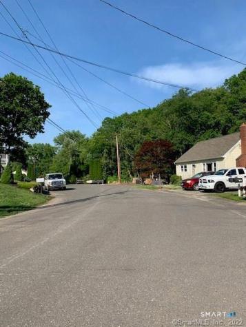 15 Krakow Street Derby CT 06418