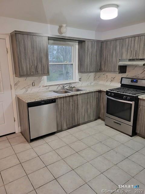 15 Krakow Street Derby CT 06418