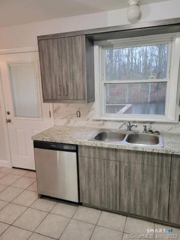 15 Krakow Street Derby CT 06418