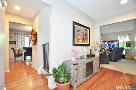 16 Applewood Lane Avon CT 06001