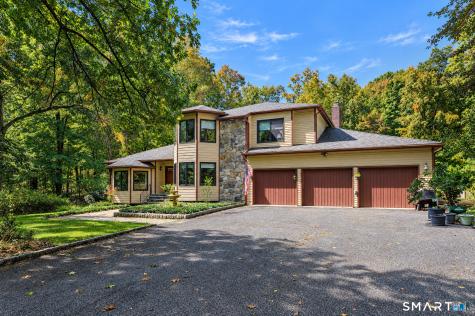 5 Fawn Crest Drive New Fairfield CT 06812
