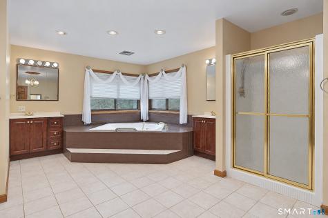 5 Fawn Crest Drive New Fairfield CT 06812