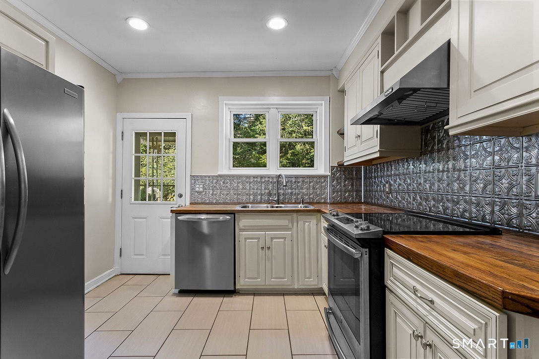 23 Frank Street Trumbull CT 06611