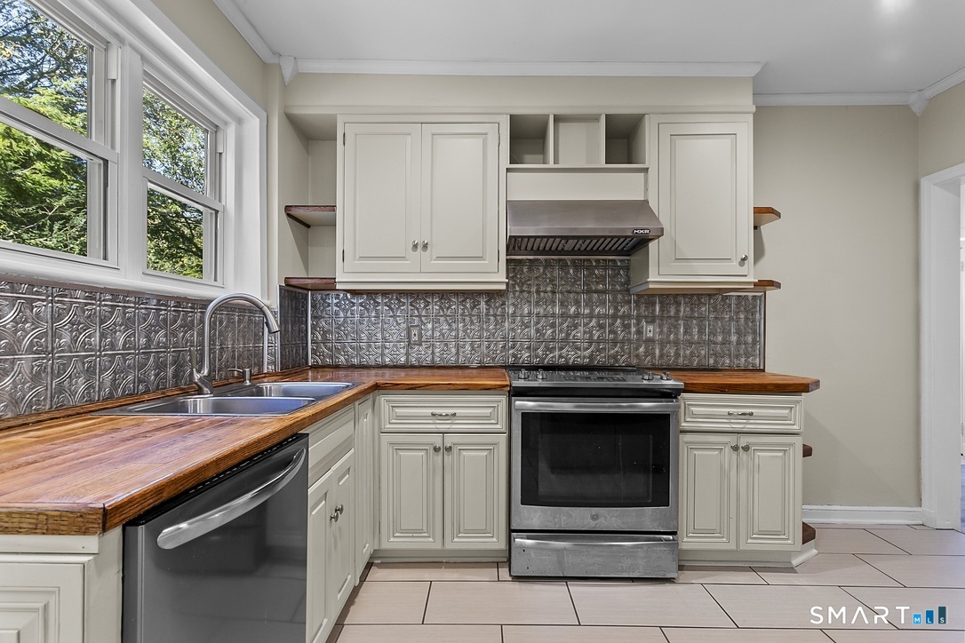 23 Frank Street Trumbull CT 06611