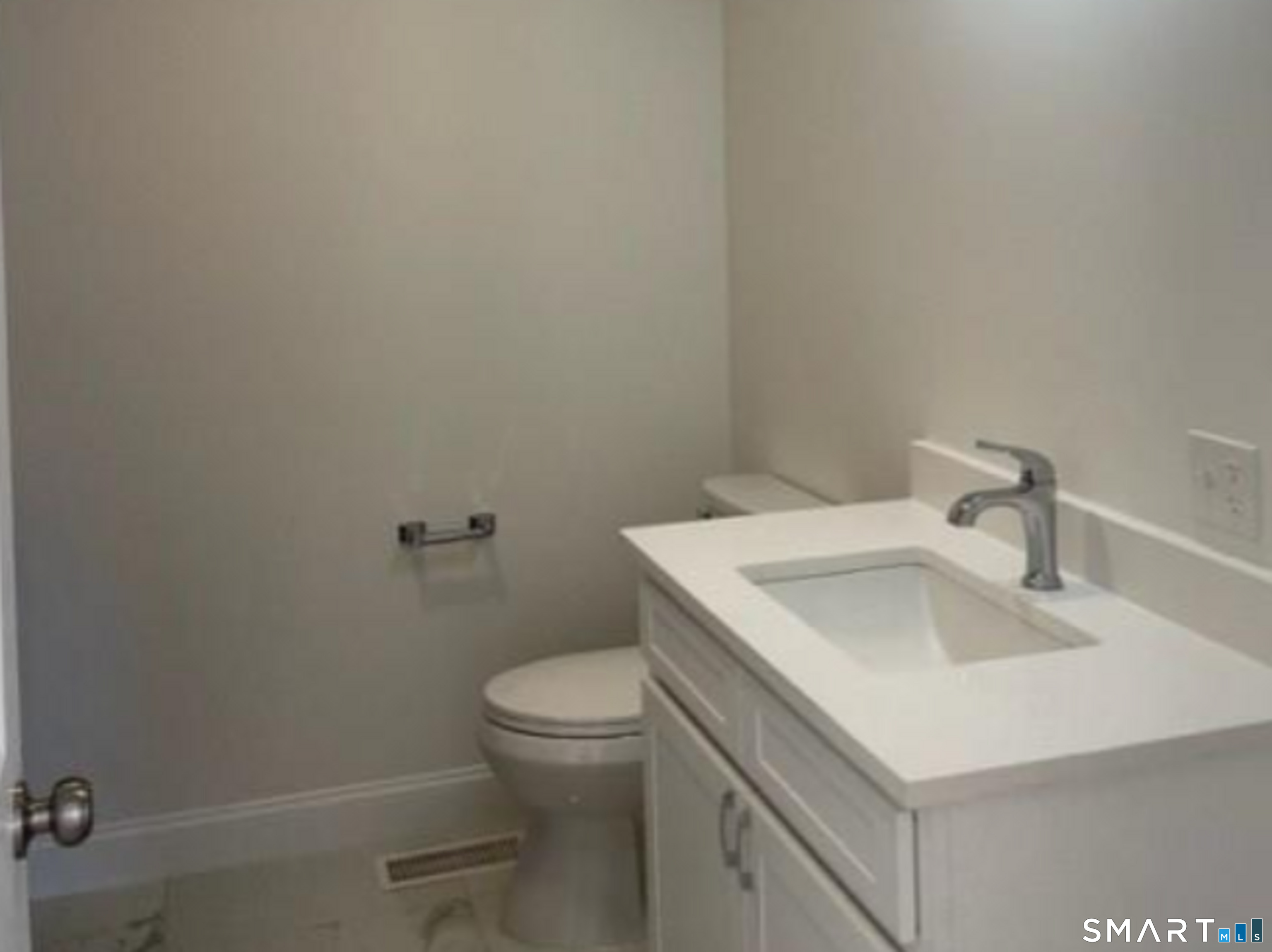 1686 Litchfield Turnpike Woodbridge CT 06525