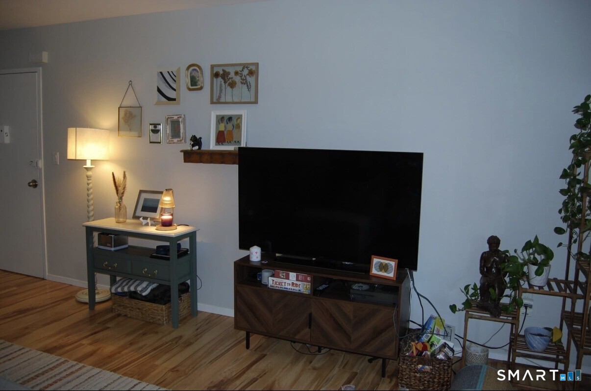 67 East Broadway Milford CT 06460