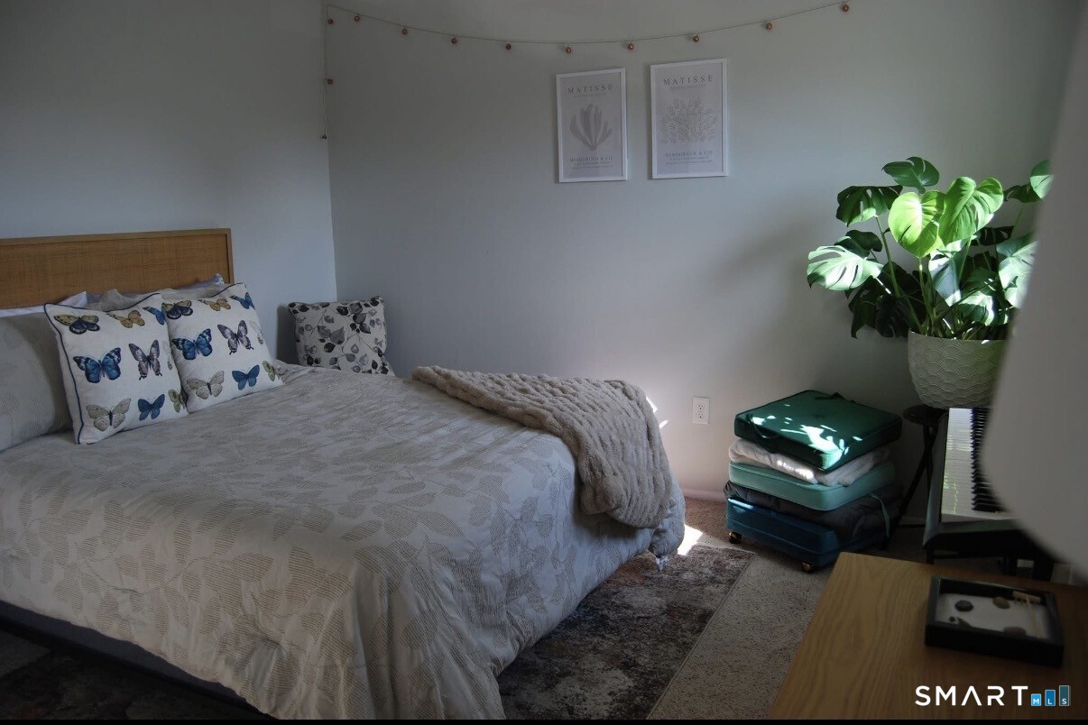 67 East Broadway Milford CT 06460