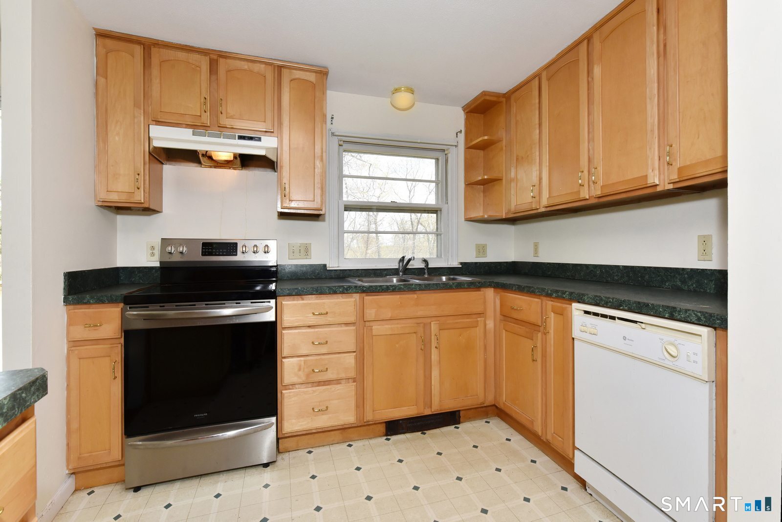 18 Old Young Street East Hampton CT 06424