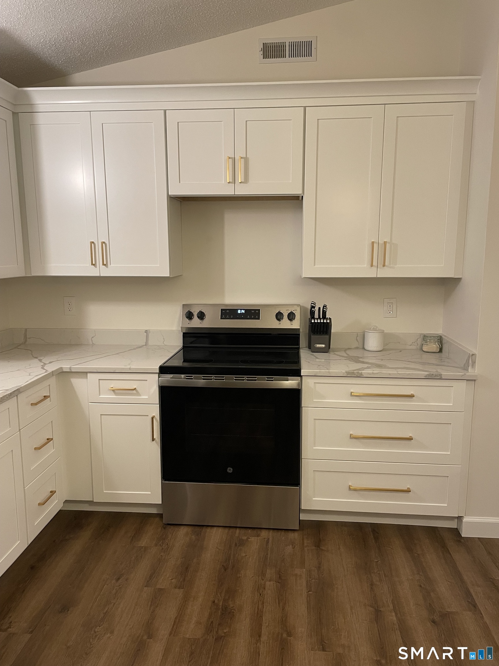 10 Menna Road Ansonia CT 06401