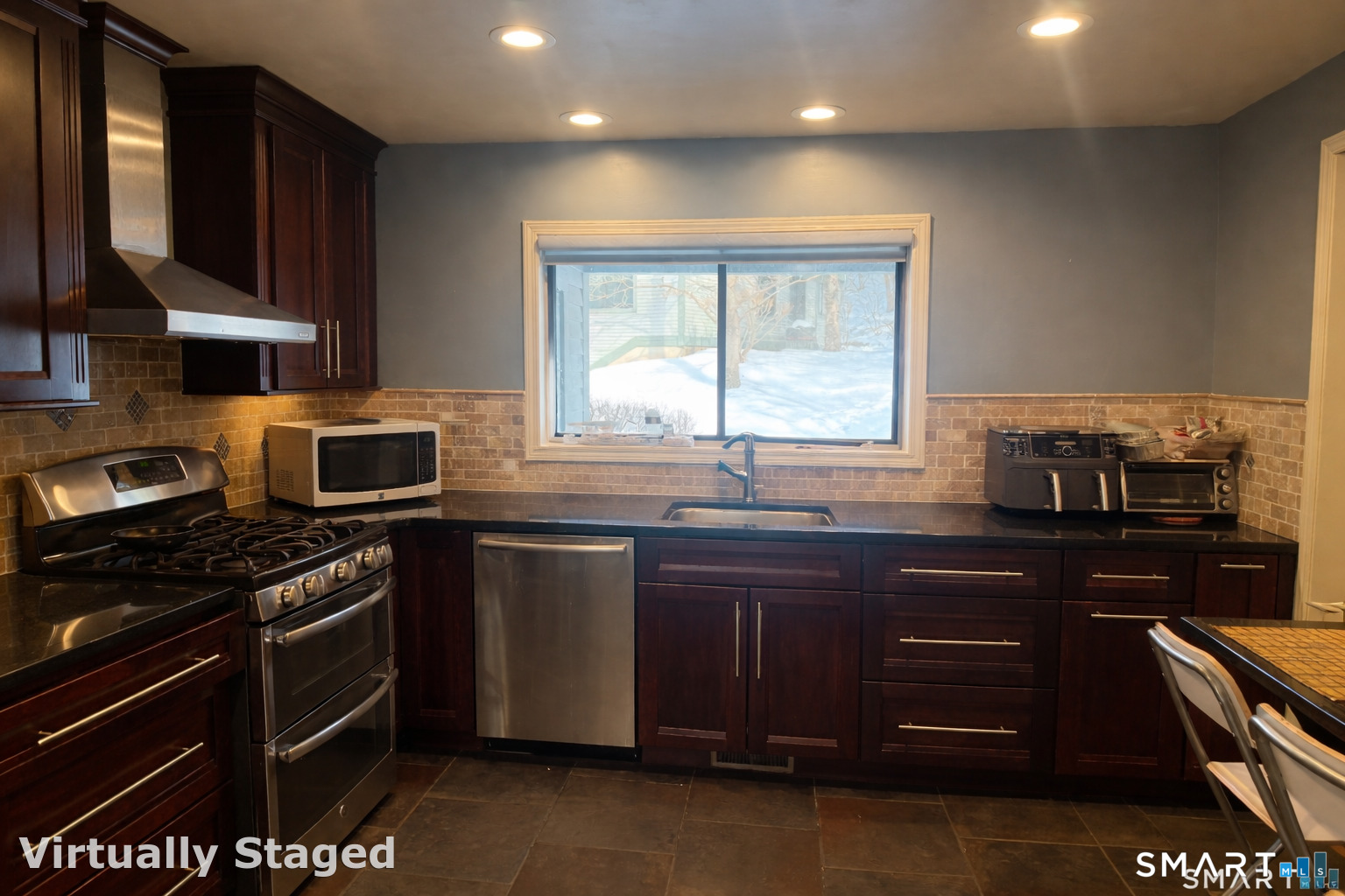 8 Crossroads Lane Avon CT 06001