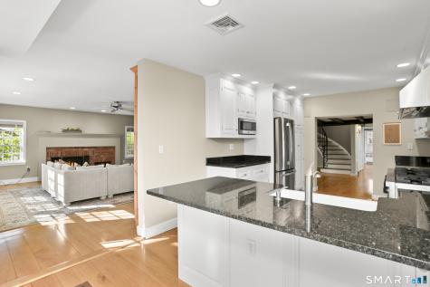 1005 Old Post Road Fairfield CT 06824