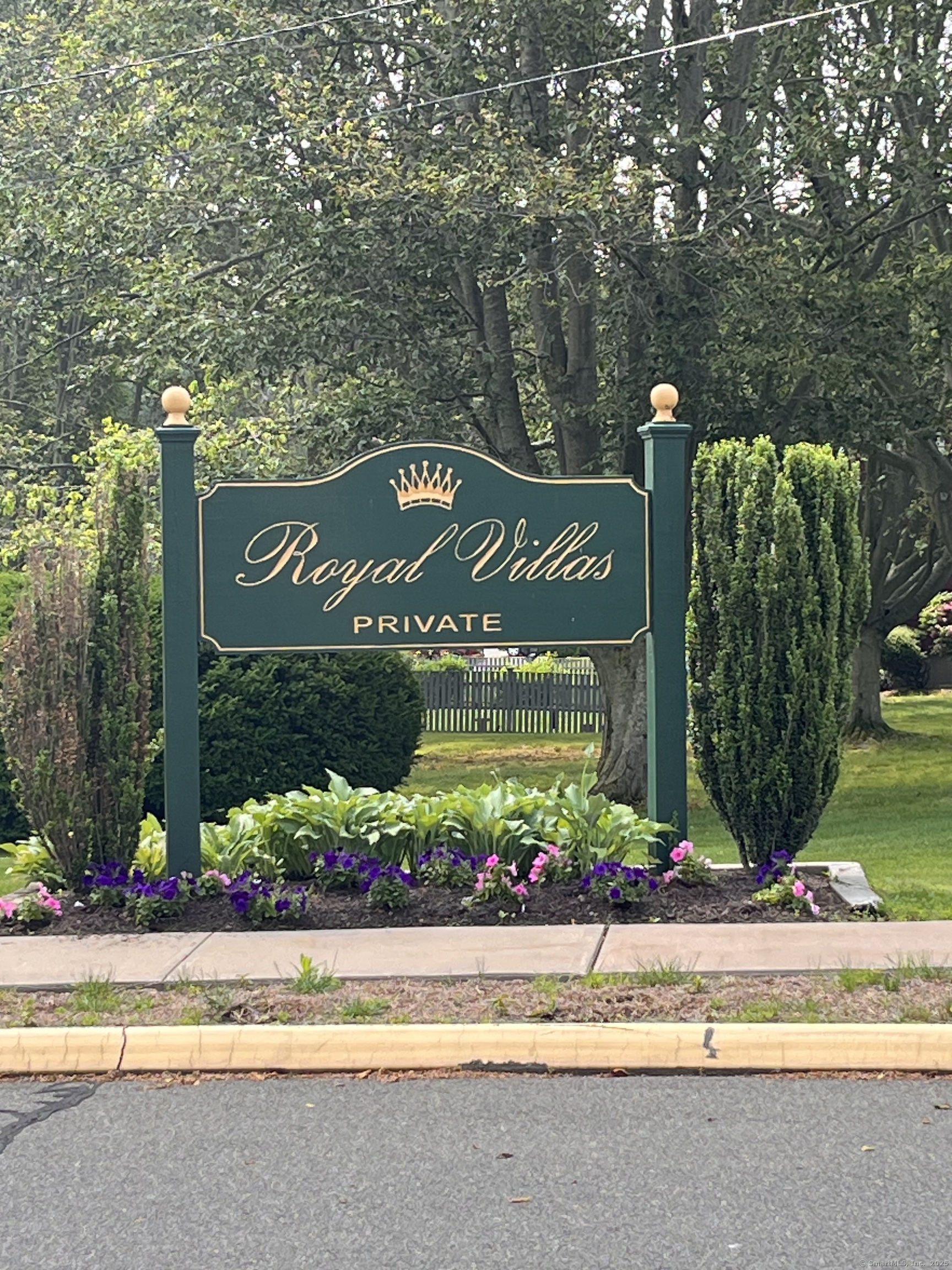 142 Hampton Court Newington CT 06111