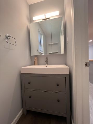 142 Hampton Court Newington CT 06111