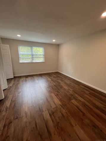 142 Hampton Court Newington CT 06111