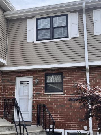 142 Hampton Court Newington CT 06111