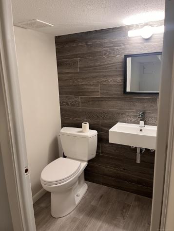 142 Hampton Court Newington CT 06111