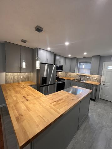 142 Hampton Court Newington CT 06111