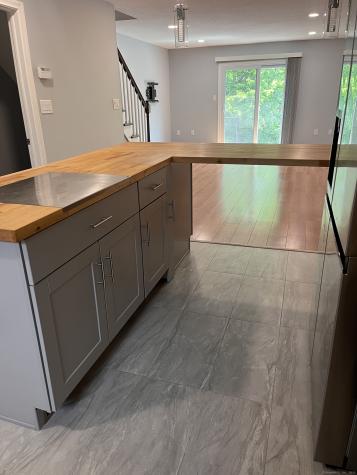 142 Hampton Court Newington CT 06111