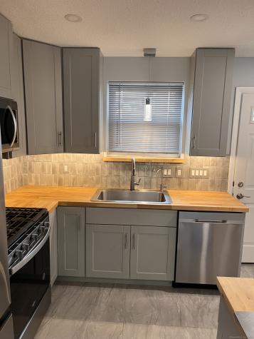 142 Hampton Court Newington CT 06111
