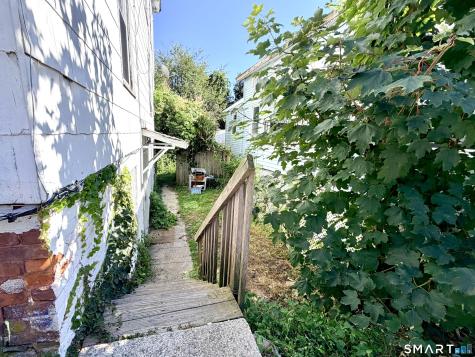 44 Prest Street New London CT 06320
