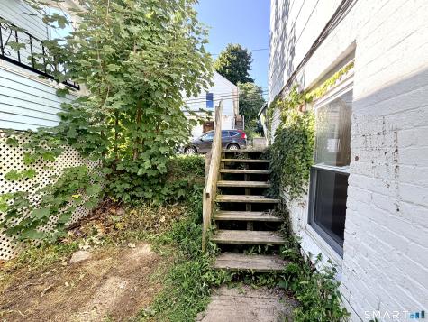 44 Prest Street New London CT 06320