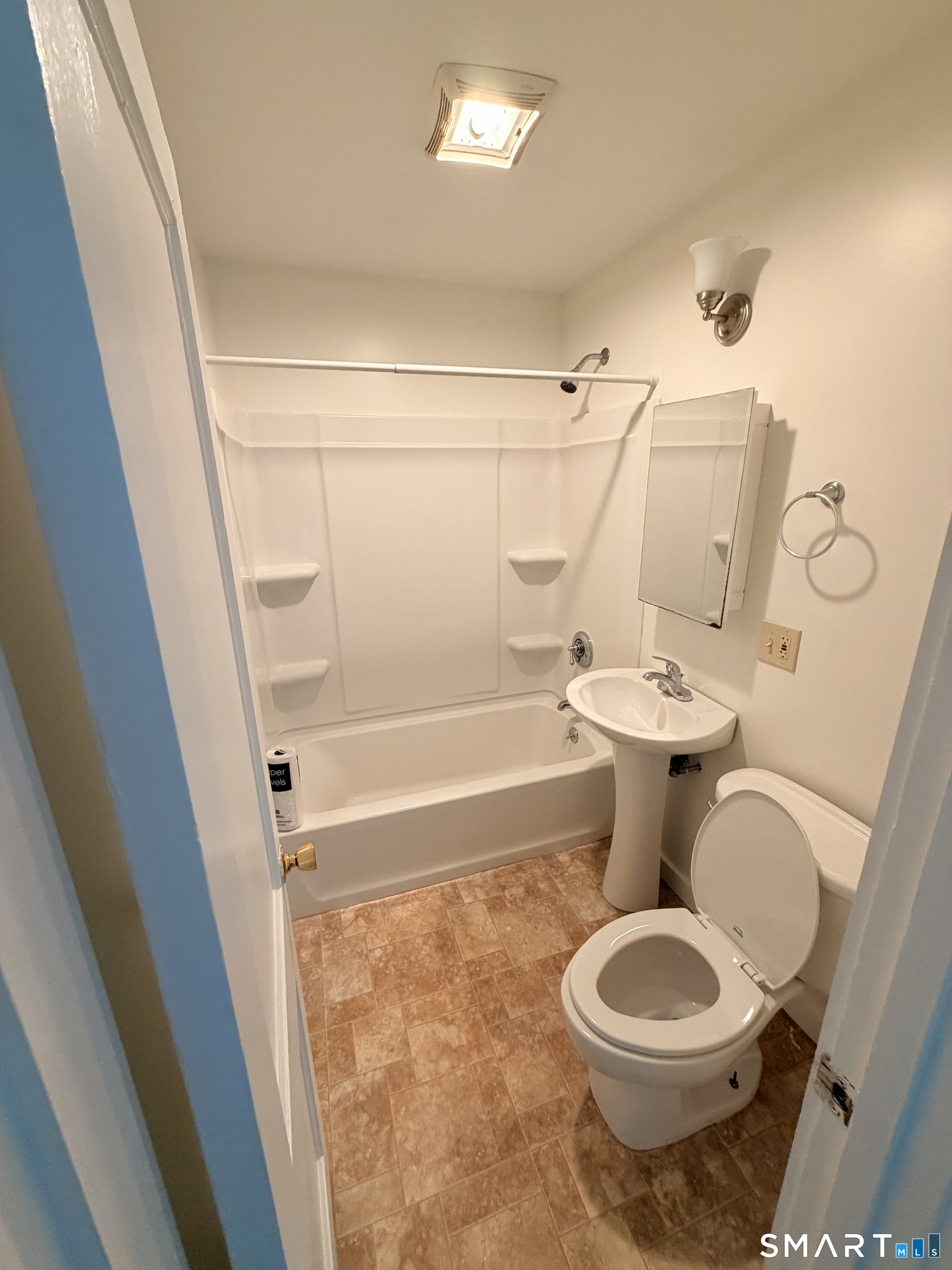 48 Ridgeview Circle New London CT 06320