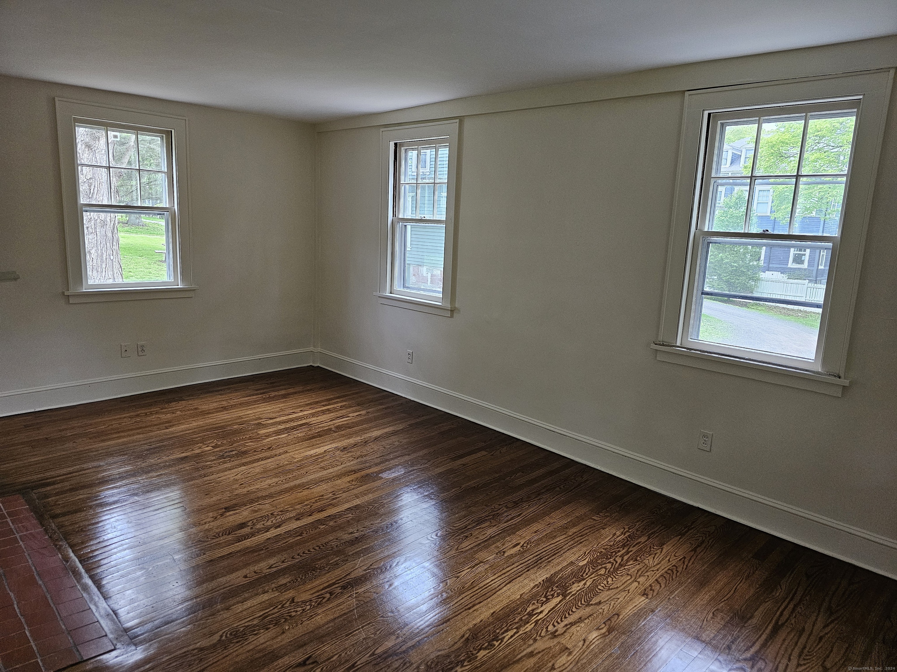 17 Pleasant Street Woodbury CT 06798