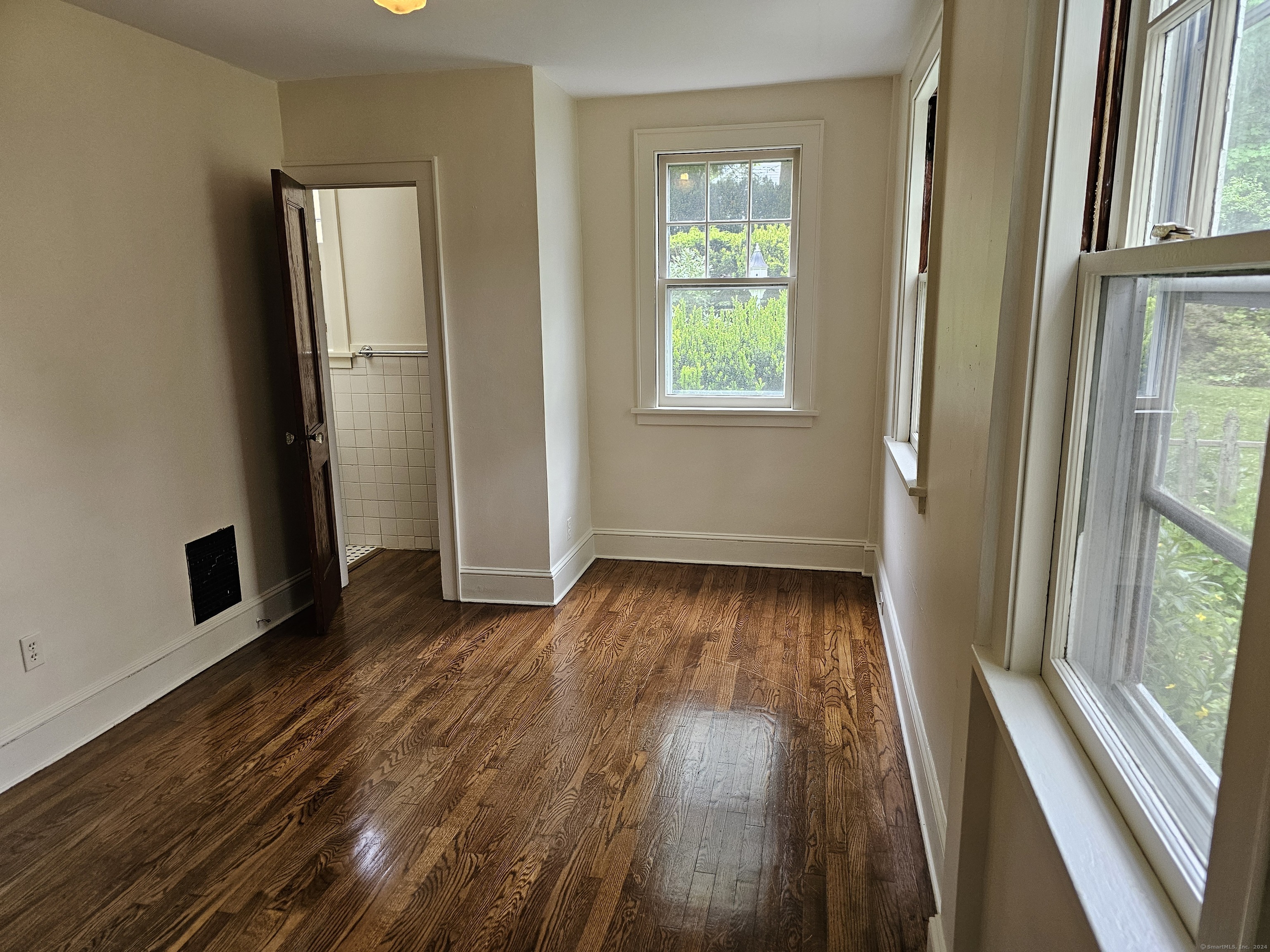 17 Pleasant Street Woodbury CT 06798