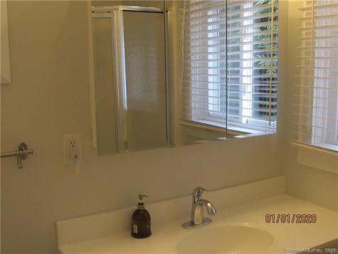 11 Bond Street East Lyme CT 06357