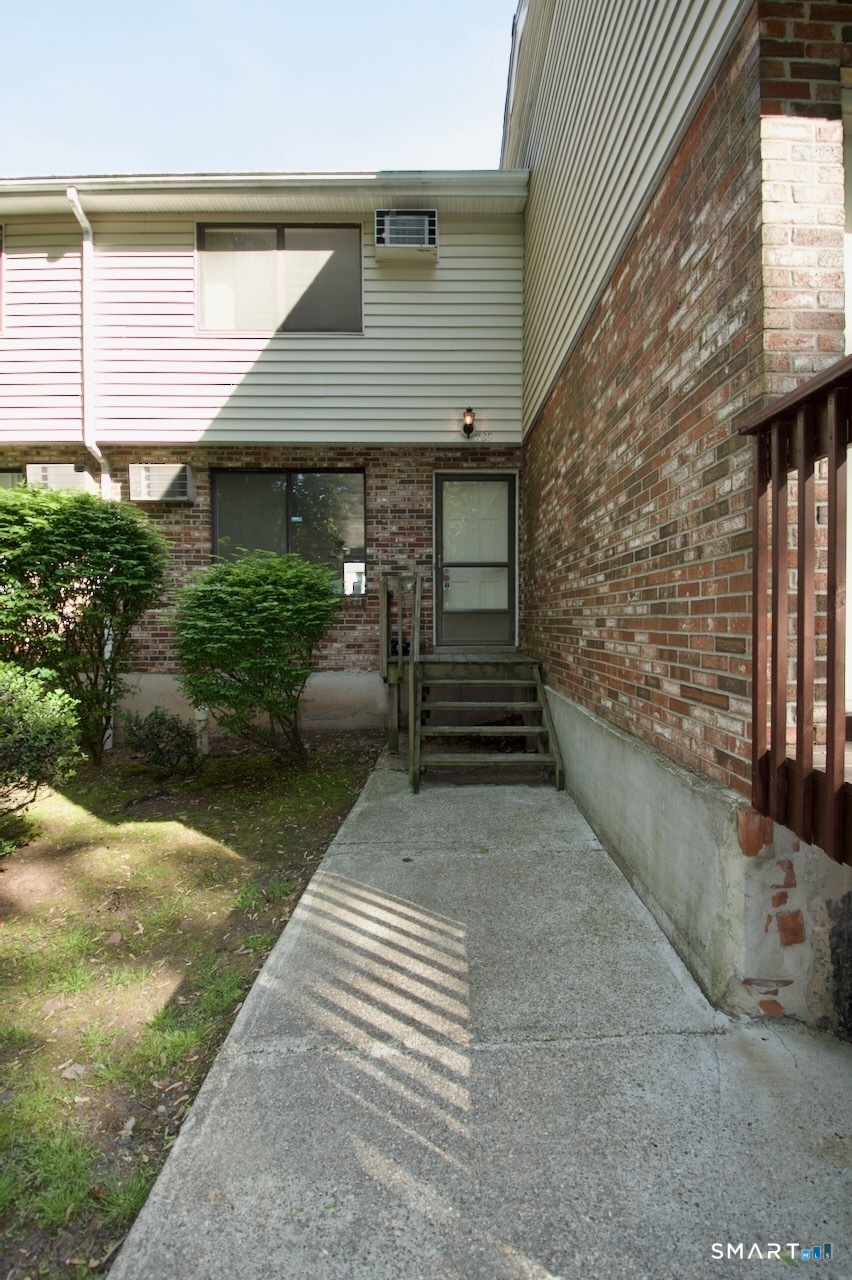 839 Blackstone Village Meriden CT 06450